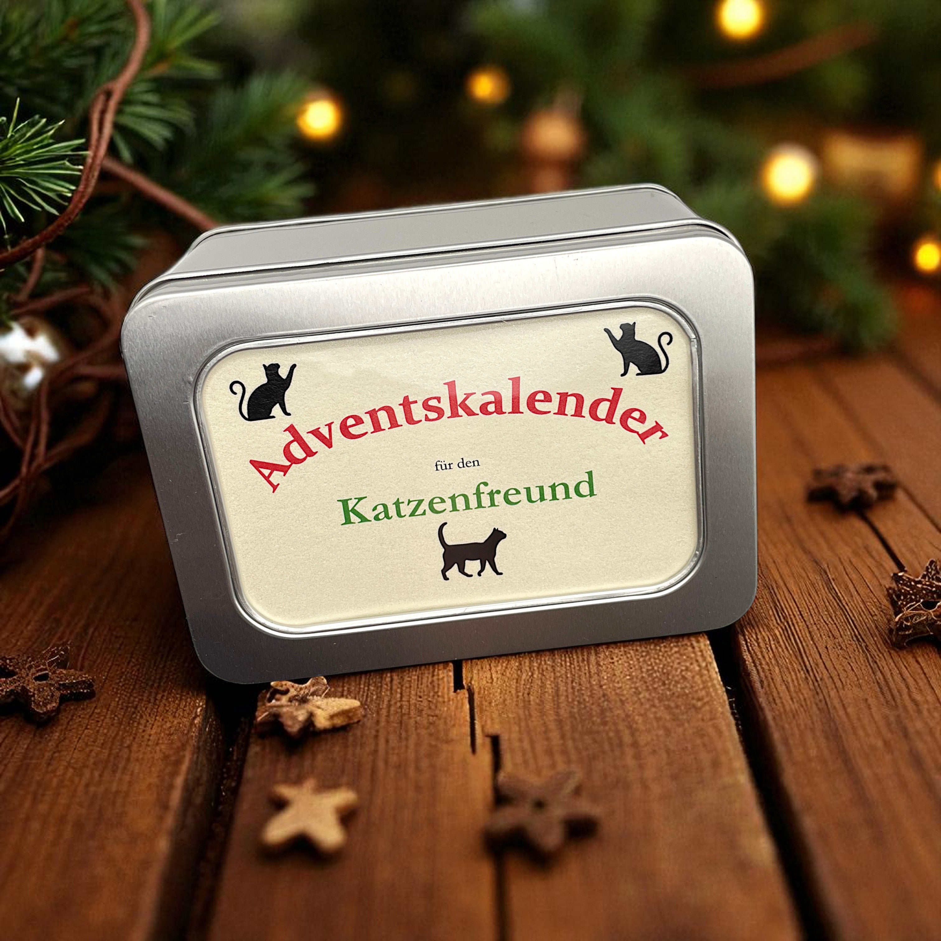 Die Adventskalender-Dose zur Katze steht auf einem Tisch