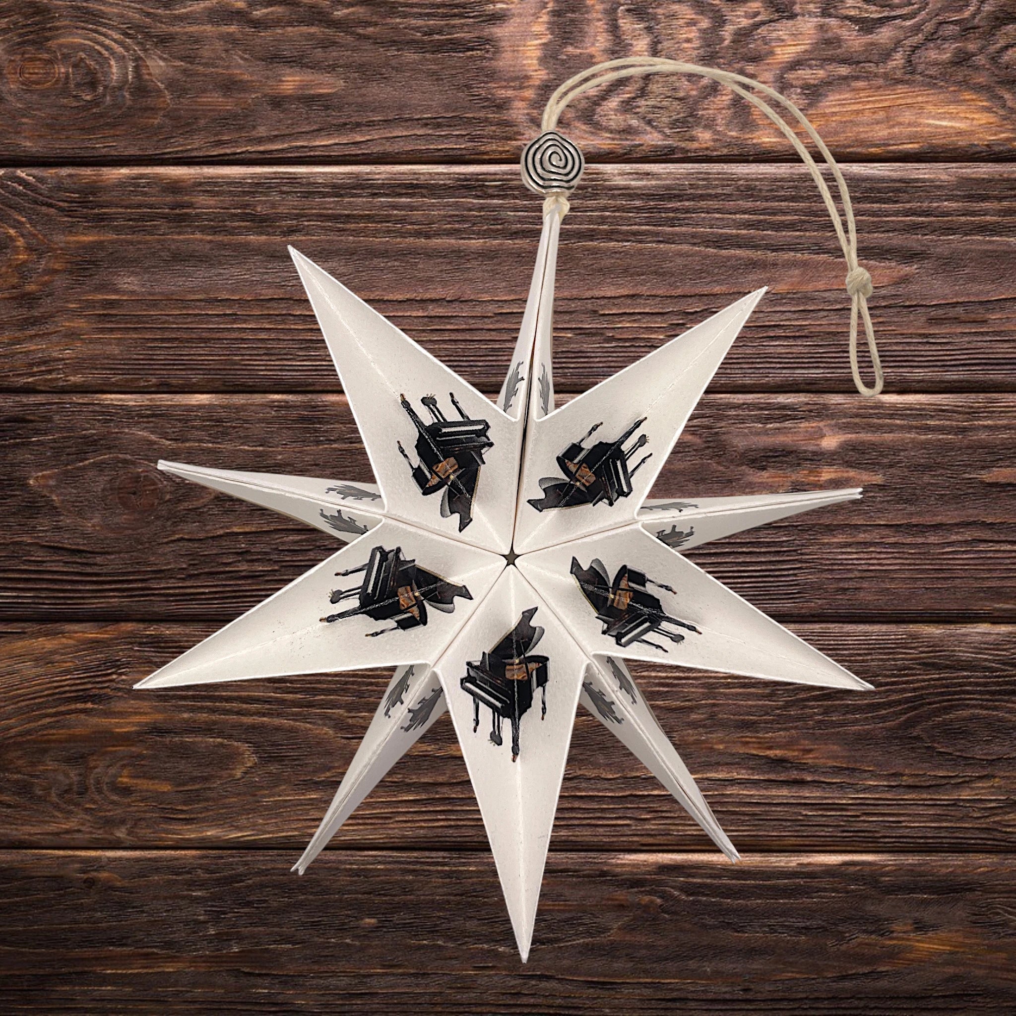 Papierstern mit Flügel-Motiv im Etui – handgefertigter Faltstern als Geschenk und Weihnachtsdekoration.