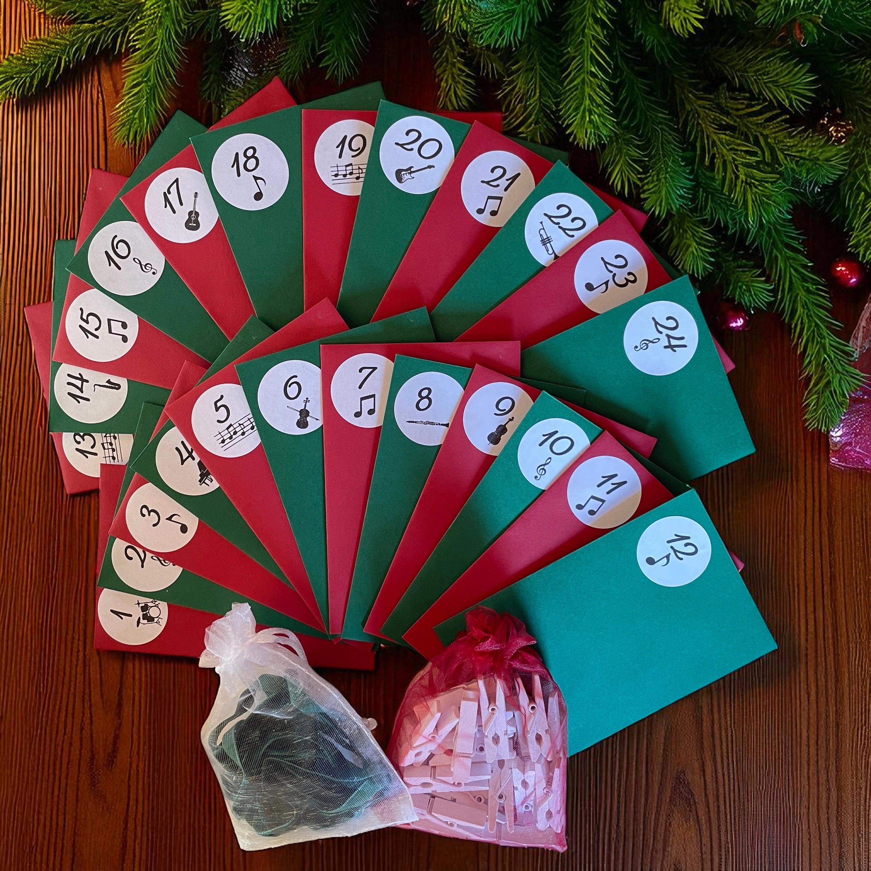 Umschläge mit Abbildungen zur Musik als Adventskalender
