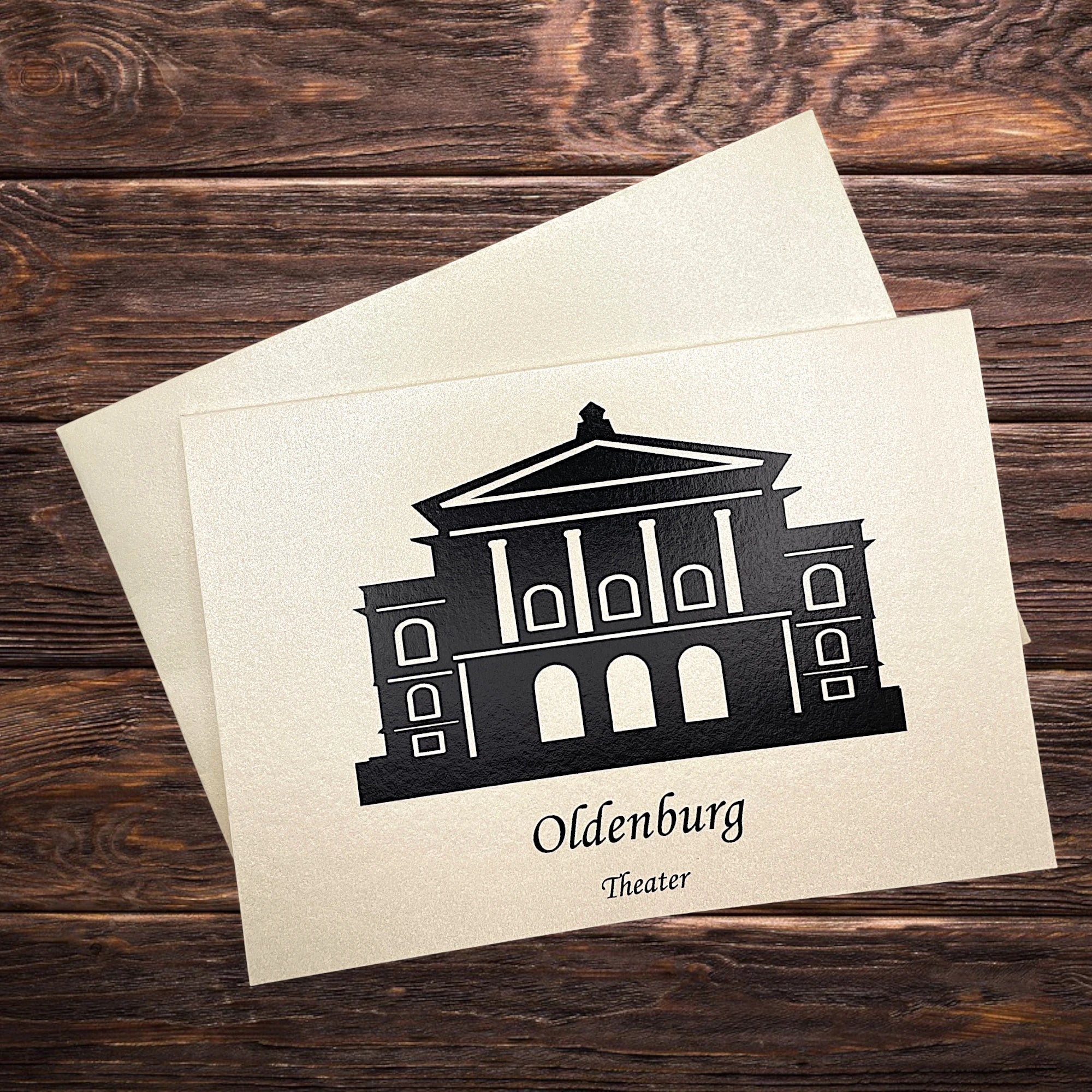 Klappkarte auf dem Holztisch mit dem Druck Theater Oldenburg