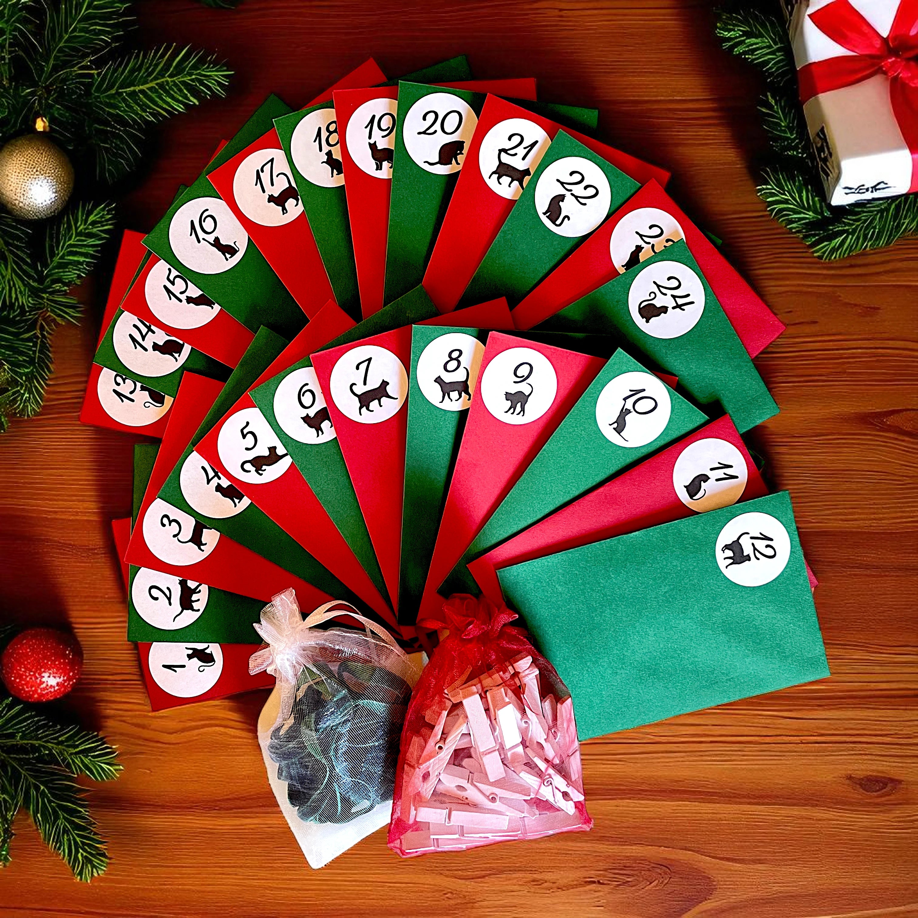 Inhalt besteht auf Umschlägen für den Adventskalender zur Katze