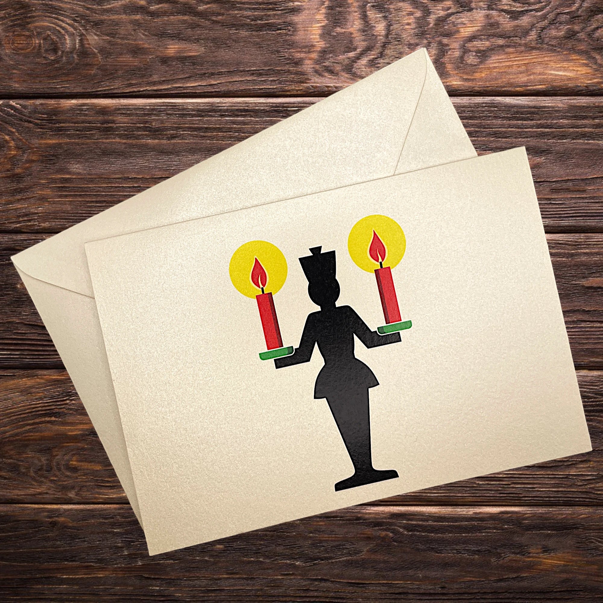 Stilvolle Klappkarte mit Bergmann aus dem Erzgebirge, präsentiert auf rustikalem Holztisch