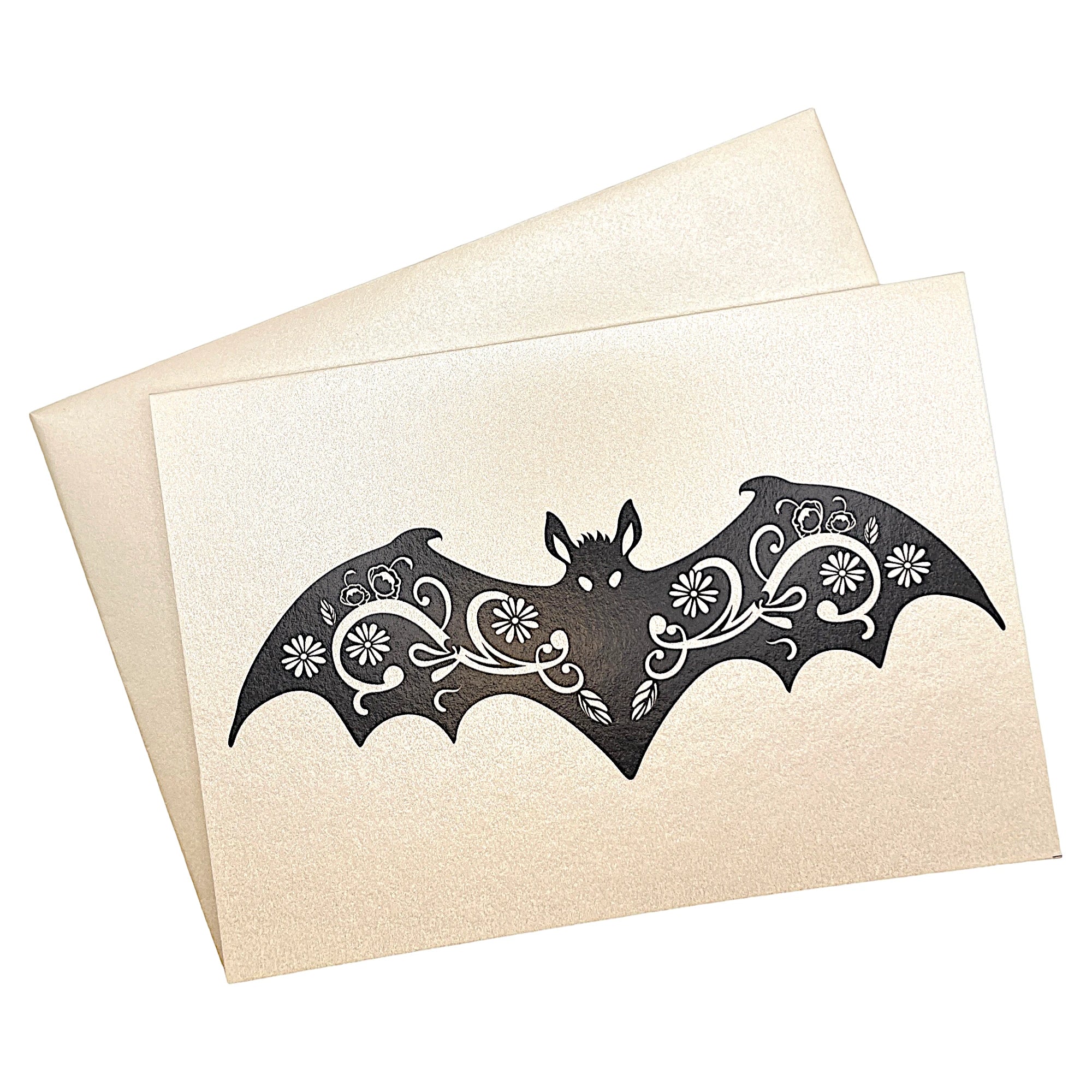 Klappkarte mit Fledermaus im Halloween-Design auf passendem Umschlag aus Perlglanzpapier