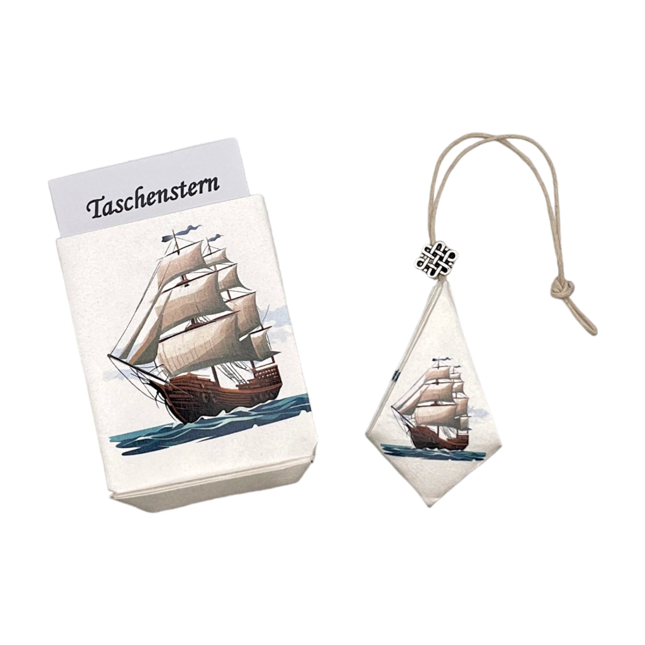 Zusammengelegter Papierstern mit großem Segelmotiv, verpackt im passenden Etui