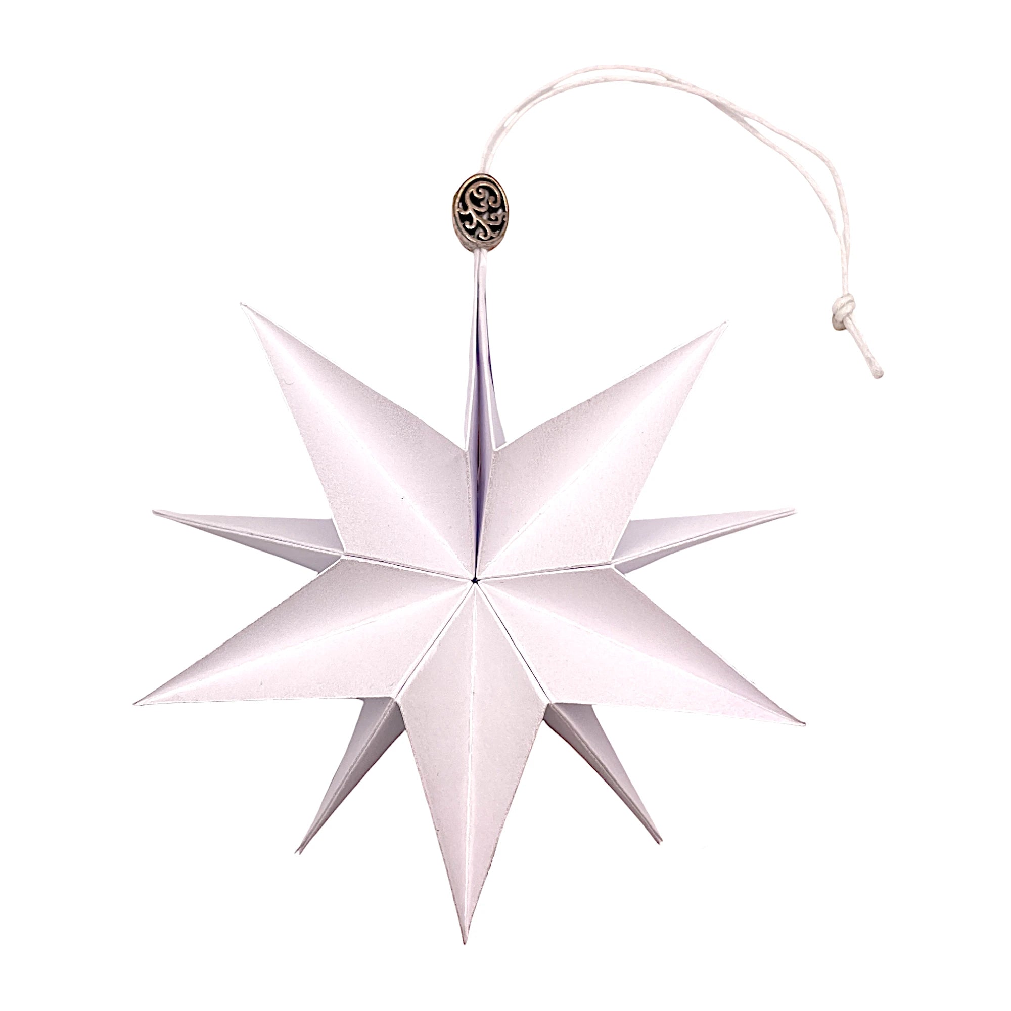 Papierstern in Silber-Weiß mit sanftem Schimmer, kunstvoll entfaltet für stilvolle Dekoration