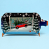 3D Pop-up Weihnachtskarte mit Auto und Weihnachtsbaum auf winterlicher Fahrt.