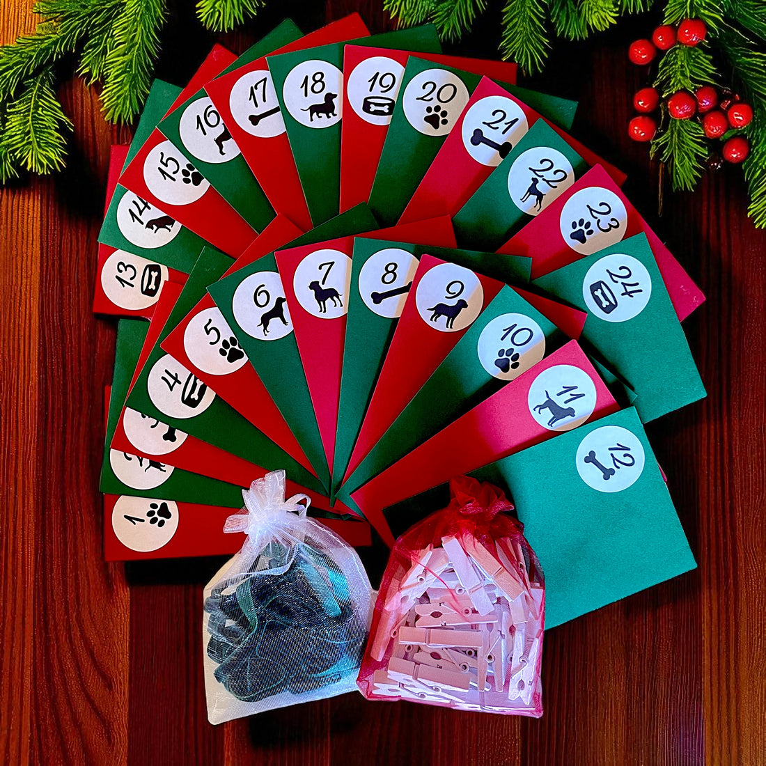 Verschiedene Umschläge für einen Adventskalender für Hunde