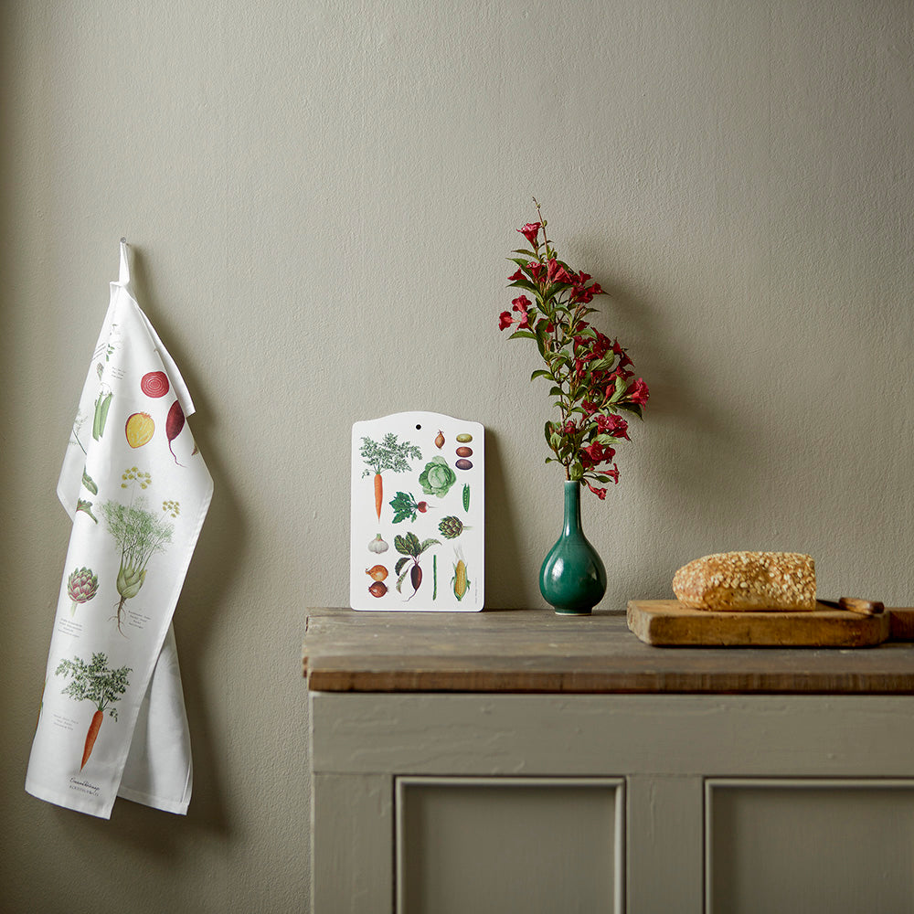 Bio-Geschirrtuch aus 100 % Bio-Baumwolle mit Gemüsemotiven aus dem Küchengarten im dänischen Design.