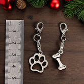 Zwei Metallanhänger für den Adventskalender Hunde