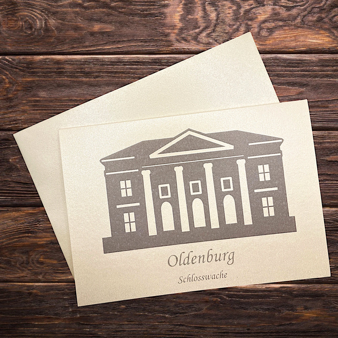 Oldenburg Schlosswache auf eine Klappkarte. Hintergrund ist Holz