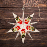 Dekorativer Papierstern mit Fliegenpilz-Motiv als Weihnachts- und Winterdekoration.