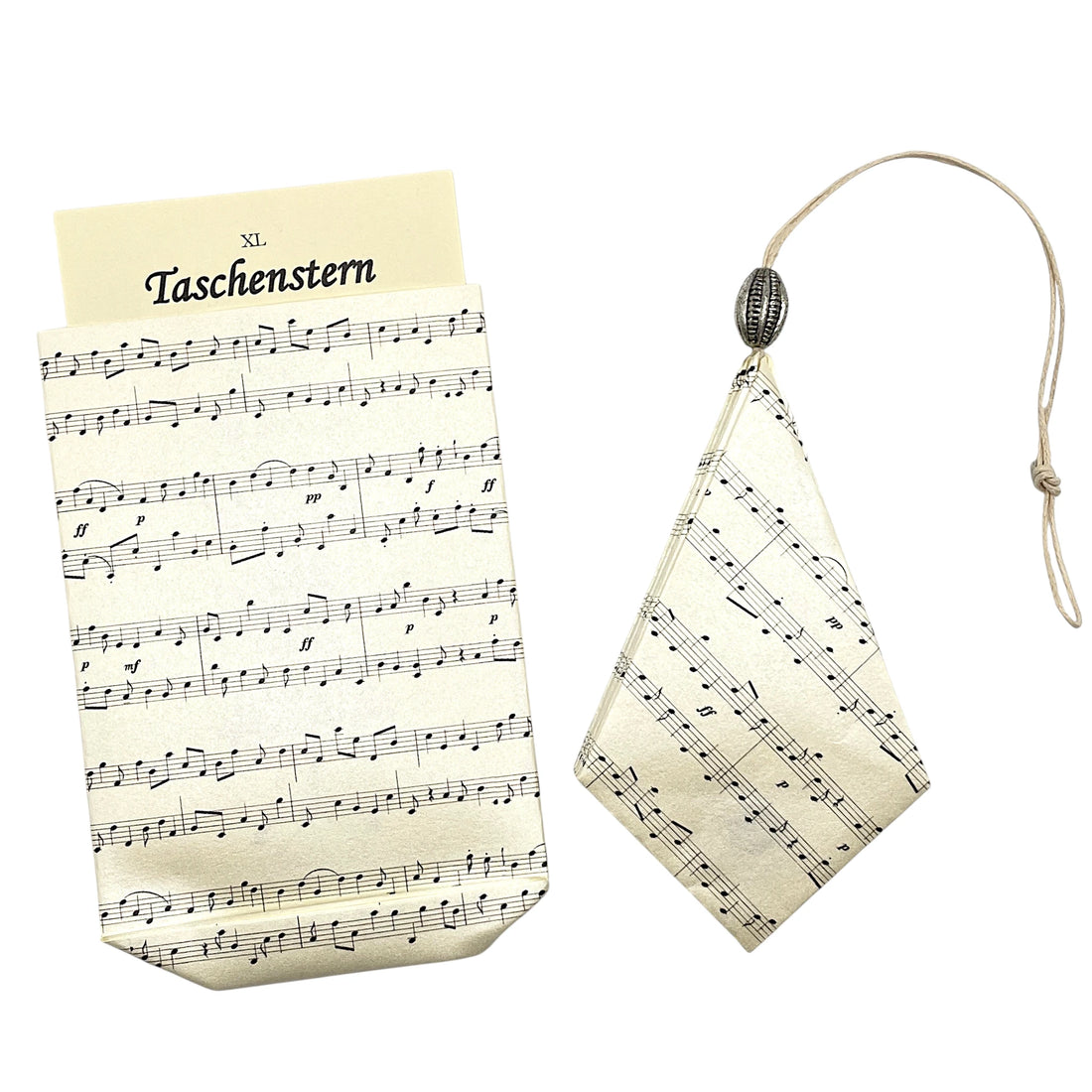 Noten auf einem Papierstern aus Handarbeit