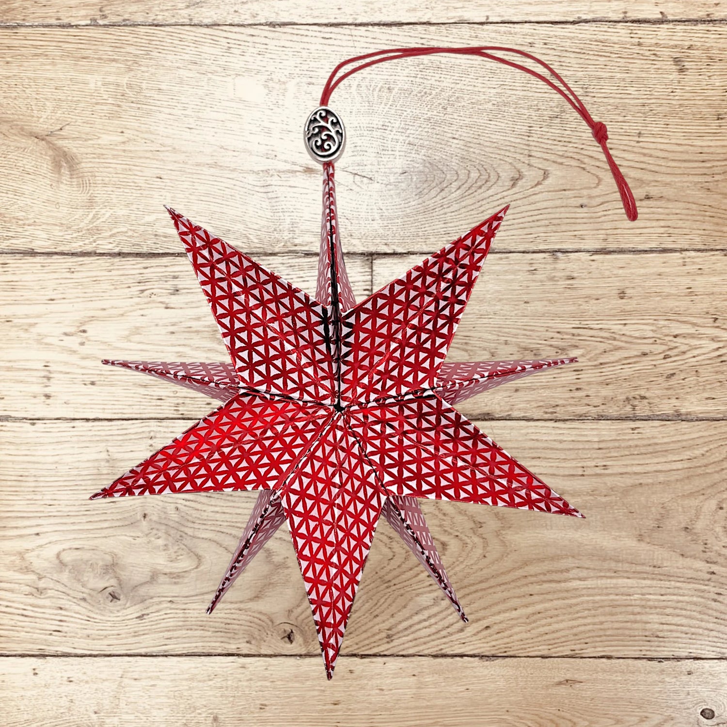 Papierstern ind rot als Weihnachtsstern