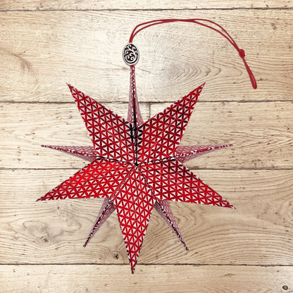 Papierstern ind rot als Weihnachtsstern