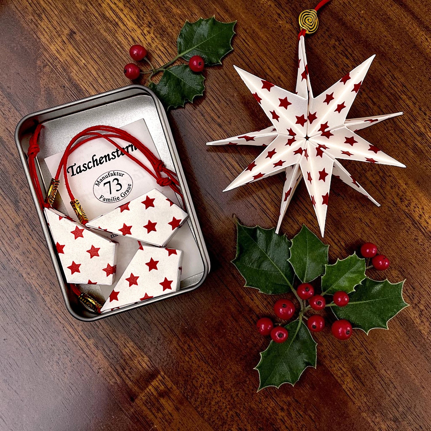 Mini-Papiersterne Goldweiß-Rot als Weihnachtsdekoration mit Schmuckdose