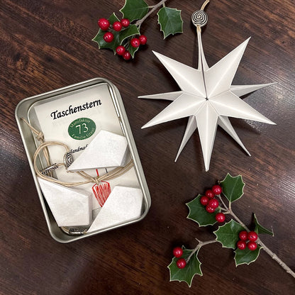 mini.jpg
Weihnachtsstern in Weiß mit Noten – kleiner handgefalteter Papierstern
